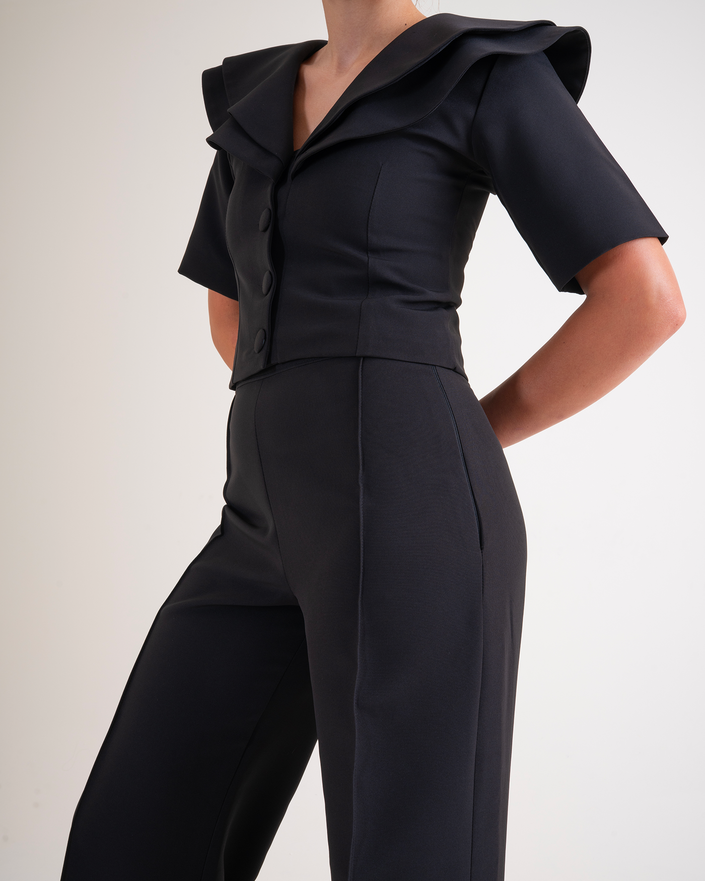 INTERRUPT CROPPED BLAZER