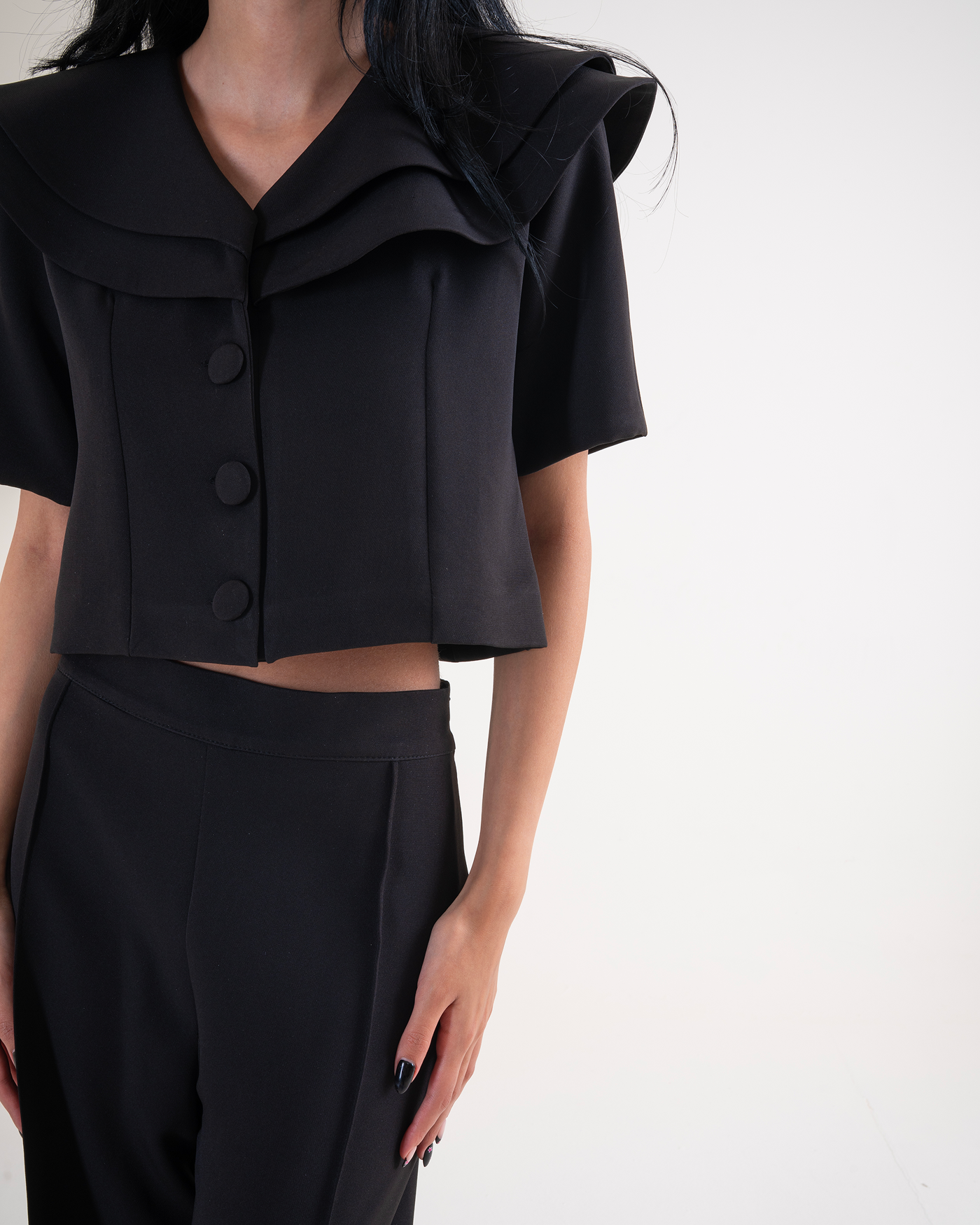 INTERRUPT CROPPED BLAZER